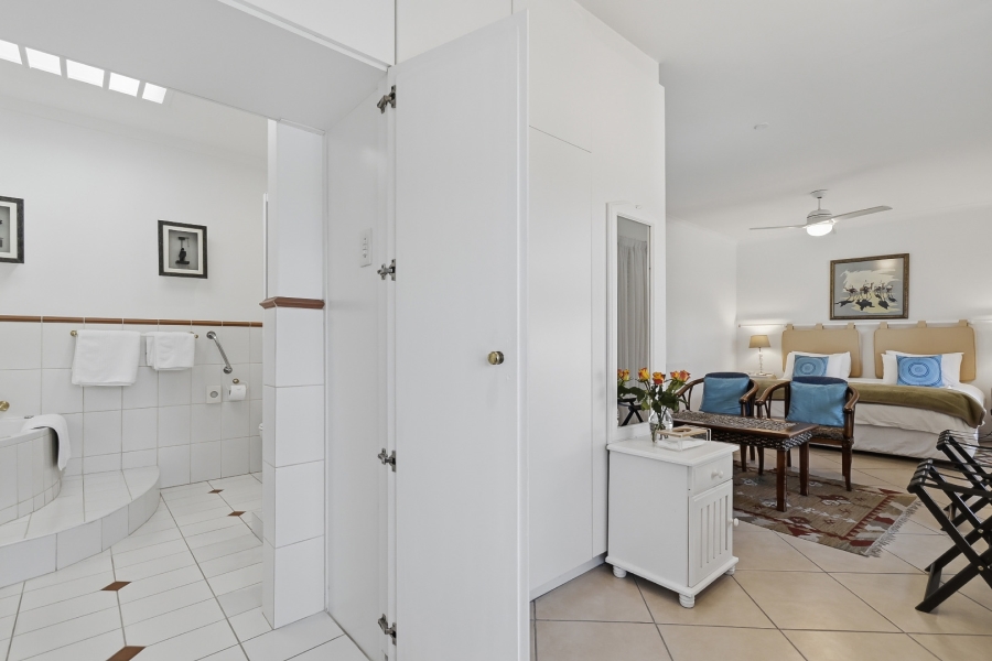 5 Bedroom Property for Sale in Constantia Western Cape